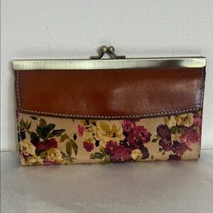 Patricia Nash Paola Leather Wallet